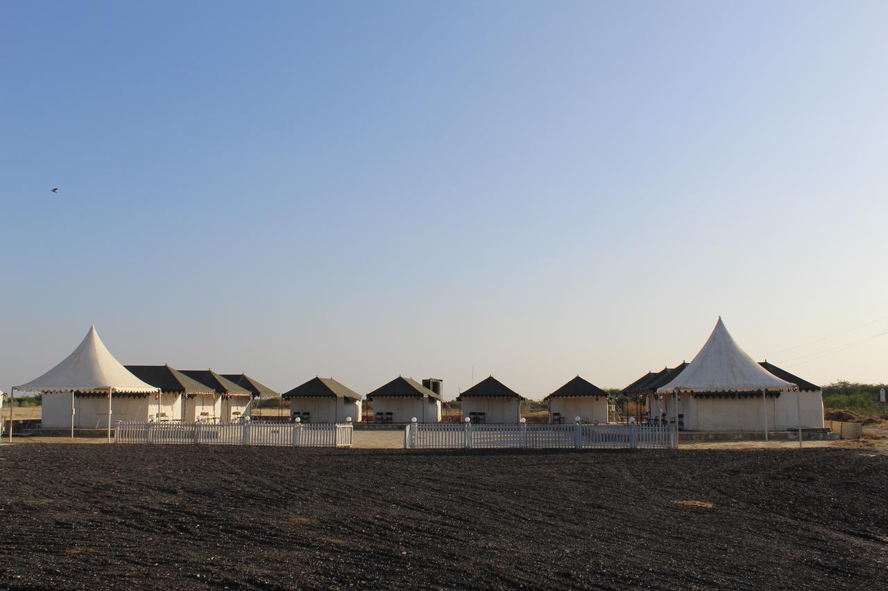 Nova Patgar Tents Hotel ภุช ภายนอก รูปภาพ